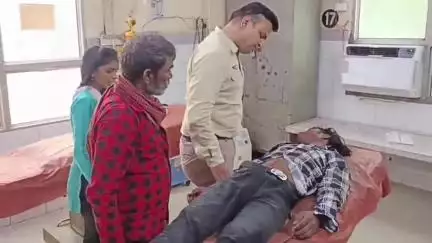 एटा: गांव रामपुर निवासी 17 वर्षीय युवक मकान की छत से गिरकर गंभीर घायल, परिजनों ने एम्बुलेंस से M.C. में कराया भर्ती