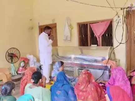 इटवा: नगर पंचायत बिस्कोहर के अध्यक्ष अजय गुप्ता ने अटल नगर वार्ड में जाकर शोक संवेदना व्यक्त की