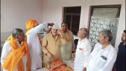 महावन: गांव रोशु घड़ी में राज्यसभा सांसद तेजवीर ने 12 लाख रुपए की लागत से बनी 100 मीटर सड़क का किया शुभारंभ