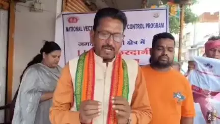 जगदलपुर: दीनदयाल वार्ड में मच्छरदानी वितरण कार्यक्रम, जल कार्य सभापति सुरेश गुप्ता ने कहा- वेक्टर जनित रोगों से होगा बचाव
