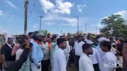 अकबरपुर: बीजेपी नेताओं का विरोध, वाजिदपुर गांव में अतिक्रमण हटाने की कोशिश नाकाम, PWD और राजस्व विभाग की टीम वापस लौटी
