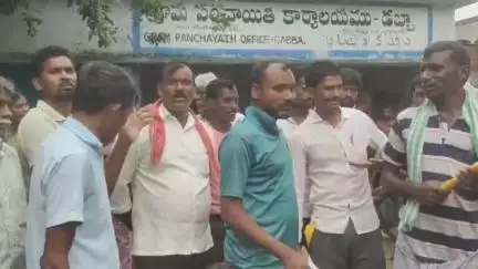సిర్పూర్ టి: డబ్బా గ్రామంలోని డీసీఎంఎస్ సెంటర్ లో పలుకుబడి ఉన్న వారికే యూరియా, ఆందోళన వ్యక్తం చేస్తున్నారు రైతులు
