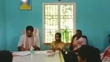ঢেকিয়াজুলি ভাগ: চক্ৰ বিষয়াৰ উপস্থিতিত চিৰাজুলি সত্ৰ গাওঁ পঞ্চায়তৰ সভাপতি নিৰ্বাচন তথা শপতগ্ৰহণ অনুষ্ঠান অনুষ্ঠিত হয়