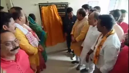 देवास नगर: भारत माता चौराहे पर स्थापित की गई भारत माता की प्रतिमा, MLA ने कई वार्डों में किया विकास कार्यों का लोकार्पण व भूमिपूजन