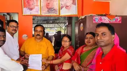 अरेराज: शिक्षक संघ ने नौ सूत्री मांगों को लेकर गोविंदगंज विधायक को सौंपा ज्ञापन
