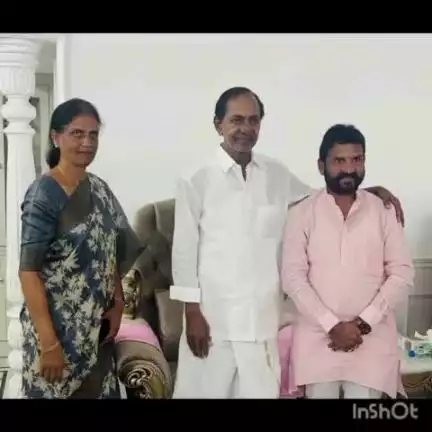 వికారాబాద్: మాజీ ముఖ్యమంత్రి కేసీఆర్ ను కలిసిన టిఆర్ఎస్ వికారాబాద్ జిల్లా పార్టీ అధ్యక్షులు డాక్టర్ మెత్కు ఆనంద్