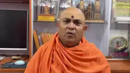 पिंड्रा: हिंदुस्तान में मुसलमानों को बंधक बताए जाने पर काशी के संतों ने असद्दुदीन ओवैसी पर किया विरोध