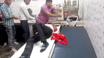 जसवंतनगर: ग्राम भावलपुर समीप हाइवे पर एक बाइक को ट्रैक्टर ने टक्कर मारी, हादसे में बाइक सवार युवक घायल, CHC में कराया भर्ती