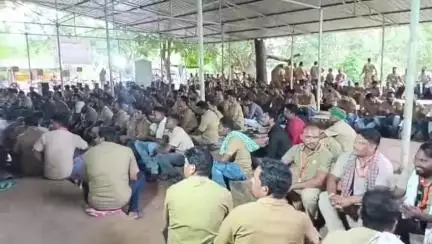 ବୌଦ୍ଧ ସଦର: ଚାରିଛକ ଠାରେ 7ଦଫା ଦାବି ନେଇ  ଡ୍ରାଇଭର ମହାସଂଘର ଆନ୍ଦୋଳନ ଓ ବିକ୍ଷୋଭ ପ୍ରଦର୍ଶନ