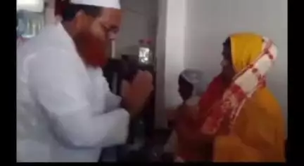 কলগাছিয়া: কলগাছিয়াৰ এআইইউডিএফৰ  মুখ্য কাৰ্যালয়ত ৫১ নং মইনবৰী গাঁও পঞ্চায়তৰ সভানেত্ৰীক সম্বৰ্ধনা জনায় বিধায়ক ৰফিকুল ইছলামে