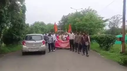 सीहोर नगर: नगर पालिका कर्मचारियों ने नियमितीकरण की मांग उठाई, कलेक्ट्रेट में ज्ञापन सौंपा