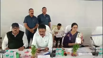 गिरिडीह: नगर भवन में दिशा समिति की बैठक, केंद्रीय मंत्री अन्नपूर्णा देवी की अध्यक्षता में विकास योजनाओं की समीक्षा