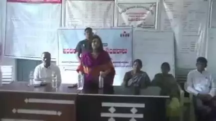 జడ్చర్ల: మహిళలు ఆర్థికాభివృద్ధి సాధనకు ప్రభుత్వం కల్పిస్తున్న అవకాశాలను సద్వినియోగం  చేసుకోవాలని జిల్లా కలెక్టర్ విజయేందిర బోయి
