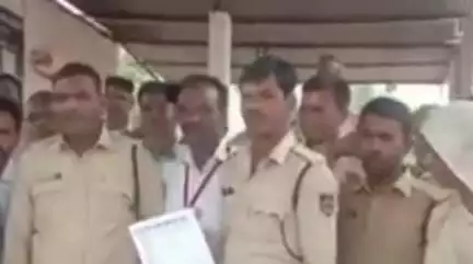 देपालपुर: आजाद कोटवार कर्मचारी संघ ने 11 मांगों के साथ हातोद देपालपुर एसडीएम कलेक्टर को ज्ञापन सौंपा, वेतन में देरी से हैं परेशान