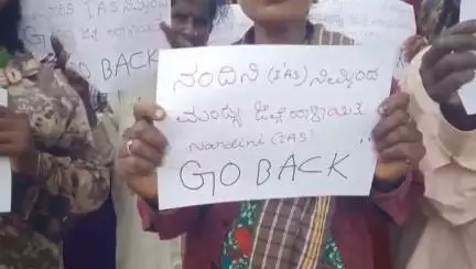 ಮಳವಳ್ಳಿ: ದೊಡ್ಡೇಗೌಡನದೊಡ್ಡಿಯಲ್ಲಿ ಕೃಷಿ ಕೂಲಿಕಾರರು ಜಿ ಪಂ ಸಿಇಓ ನಂದಿನಿ ವಿರುದ್ಧ ಪ್ರತಿಭಟನೆ