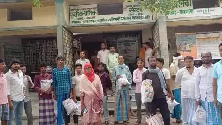 महागामा: महागामा में एनएफएसएनएम योजना के तहत 250 किसानों को खरीफ बीज का वितरण