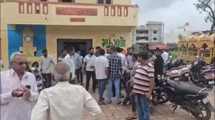 ઝાલોદ: ઝાલોદ પાટીદાર સમાજ દ્વારા બસ સ્ટેશન ચોક ખાતે સરદાર પટેલની પ્રતિમાનુ અનાવરણ જલ્દી કરવા માંગ કરાઈ