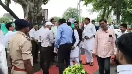 सनावद: बेड़ियां पुलिस थाना परिसर में नवनिर्मित कक्षों, बाउंड्रीवाल व ओपन जिम का लोकार्पण