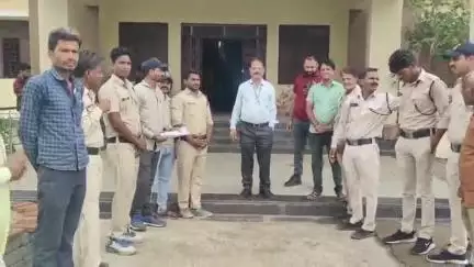 पोलायकलां: कोटवारों ने वर्दी भत्ते की मांग की, पोलायकला तहसीलदार को ज्ञापन सौंपा, कहा- खराब क्वालिटी की वर्दी नहीं चाहिए