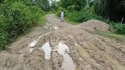 পূব ডিব্ৰুগড়: বগীবিল গাঁও পঞ্চায়তৰ ৭নং ৱাৰ্ডত ৫ লাখ টকাৰে নিৰ্মাণ কৰা এটা পথত অনিয়মৰ অভিযোগ ঠিকাদাৰ আৰু অভিযন্তাৰ বিৰুদ্ধে