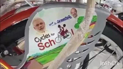 కరీంనగర్: కరీంనగర్ పార్లమెంట్ వ్యాప్తంగా ప్రభుత్వ పాఠశాలల టెన్త్ విద్యార్థులకు సైకిల్ పంపిణీ కార్యక్రమం రేపు ప్రారంభం: బండి సంజయ్