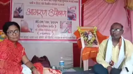 हिंगोली: चुकीचा उपचार करणाऱ्या डॉक्टरवर गुन्हा दाखल करा कडोळी येथील कुटुंबांची जिल्हाधिकारी कार्यालयासमोर उपोषण