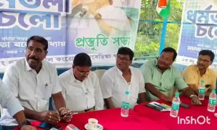 উলুবেড়িয়া ১: উলুবেরিয়া পৌরসভার ১৩ নম্বর ওয়ার্ডে একুশে জুলাই এর প্রস্তুতি সভা উপস্থিত পৌর চেয়ারম্যান ও ভাইস চেয়ারম্যান