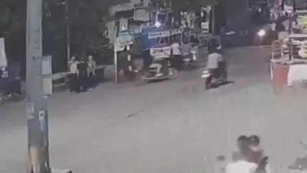पाली: शिवाजी सर्कल के निकट एक कार सवार युवक ने मोटरसाइकिल को मारी टक्कर, पुलिस ने मामला दर्ज कर जांच शुरू की