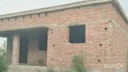 अमृतपुर: फकरपुर गांव में 5 वर्ष बीत जाने के बाद आंगनबाड़ी केंद्र अपूर्ण, उच्च अधिकारी बेशुद्ध