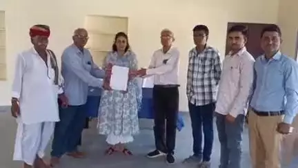 सेखाला: ग्राम पंचायत पूनियों की बासनी में अंत्योदय संबल पखवाड़े के अंतर्गत स्वामित्व कार्ड वितरित, पात्र लाभार्थियों को मिला लाभ