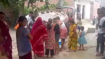 दरभंगा: दरभंगा के वार्ड नंबर 2 के मठ पोखर के पास रहने वाले लोग जल समस्या से हैं त्रस्त,पार्षद के प्रति निकला आक्रोश #jansamasya