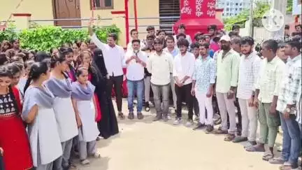 ఖమ్మం అర్బన్: ఖమ్మం లో విద్యా ప్రాధాన్యతను మరిచిన కాంగ్రెస్ ప్రభుత్వం PDSU రాష్ట్ర అధ్యక్షులు కాంపాటి పృధ్వీ