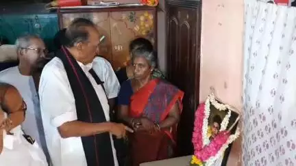 திருப்புவனம்: "மிருகங்களை போல சித்திரவதை செய்து அடித்தே கொன்றுவிட்டனர்" - அஜித் குமாரின் குடும்பத்தினரை நேரில் சந்தித்து ஆறுதல் கூறிய வைகோ