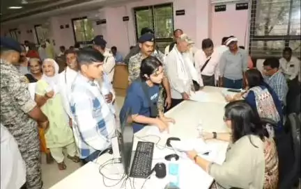ग्वालियर गिर्द: कलेक्ट्रेट में जनसुनवाई का आयोजन, 174 लोगों की समस्याएं सुनी गईं