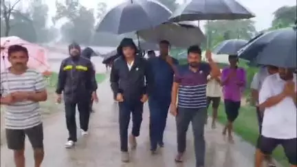 लालबर्रा: बालाघाट जिले में तेज बारिश से जनजीवन अस्त-व्यस्त, विधायक ने किया प्रभावित गांवों का दौरा