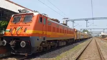 மயிலாடுதுறை: ஆலப்பாக்கம் ரயில் விபத்து காரணமாக கடலூர் மார்க்கத்தில் செல்லும் பல்வேறு ரயில்கள் பகுச்சிவாரியாக ரத்து செய்த தெற்கு ரயில்வே