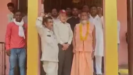 अटेर: भिंड: रजपुरा पुलिया ठीक करने के लिए पूर्व सैनिक व समाजसेवियों ने रजपुरा मंदिर में प्रशासन की सद्‌बुद्धि के लिए की पूजा