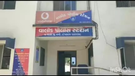 વાલોડ: વાલોડ ગામના શેઢી ફળિયા નજીક કરિયાણા ની દુકાન ચલાવતા ઈસમ સાથે 4 લાખ 61 હજારની છેતરપિંડી થઈ.