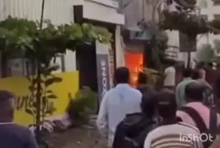 नाशिक: नाशिक शहरातील अंबड येथे किचन ट्रॉली गोडाऊनला भीषण आग,  सुदैवाने जीवित हानी टळली
