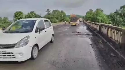 मंडला: फुलसागर का बबेहा पुल हुआ क्षतिग्रस्त, गड्ढों की वजह से वाहनों को हो रहा नुक़सान व चालक हो रहे हैं परेशान #jansamasya