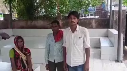 उन्नाव: सफीपुर कोतवाली क्षेत्र निवासी युवक की हसनगंज कोतवाली क्षेत्र में सड़क हादसे में हुई मौत, पोस्टमार्टम हाउस पहुंचे परिजन