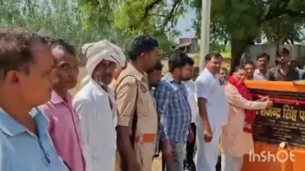 बिंदकी: गोपालपुर घरौरा, दरियापुर छेदिया व मऊदेव में विधायक ने 43 लाख 15 हजार की लागत से बने 565 मीटर रोड का उद्घाटन किया