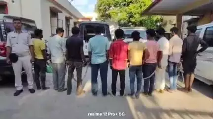मधेपुरा: मद्य निषेध विभाग की बड़ी कार्रवाई, 65 लीटर अवैध चुलाई शराब बरामद, 12 गिरफ्तार