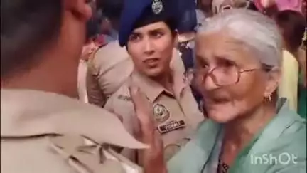 नगरोटा सूरियां: स्थानीय पुलिस ने विकासखंड कार्यालय नगरोटा सूरिया को दलबल के साथ जवाली के स्थानांतरण हेतु किया खाली
