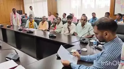 गढ़वा: गढ़वा उपायुक्त ने समाहरणालय में किया जनता दरबार का आयोजन, जनता की समस्याओं पर दिए त्वरित निर्देश