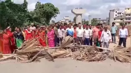 खगौल: दानापुर के खगौल से लापता व्यक्ति की बाइक मिली, परिजनों ने अपहरण की आशंका जताई, ग्रामीणों ने किया सड़क जाम