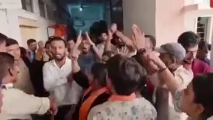 हुज़ूर: श्याम शाह मेडिकल कॉलेज में ABVP छात्र-छात्राओं ने किया उग्र प्रदर्शन, मौके पर भारी पुलिस बल मौजूद