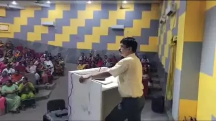 परभणी: बी रघुनाथ सभागृह येथे मनपाच्या वतीने बचत गटातील महिलांसाठी पतसंस्था स्थापन करण्याबाबत जनजागृती कार्यक्रम संपन्न