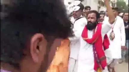रतलाम नगर: इस्कॉन परिवार ने सिविक सेंटर स्थित काशी विश्वनाथ मंदिर से 52 फीट ऊंची रथ यात्रा निकाली