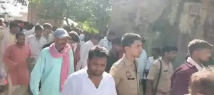 लंभुआ: सपा कार्यकर्ता की मौत के मामले में मुकदमा दर्ज, चांदा पुलिस ने पंजीकृत होने पर परिजनों ने अंतिम संस्कार की दी सहमति